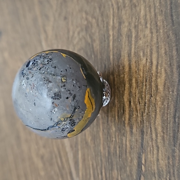 1.2 inch bumblebee jasper sphere. Gorgeous vivid colors. - Picture 8 of 8